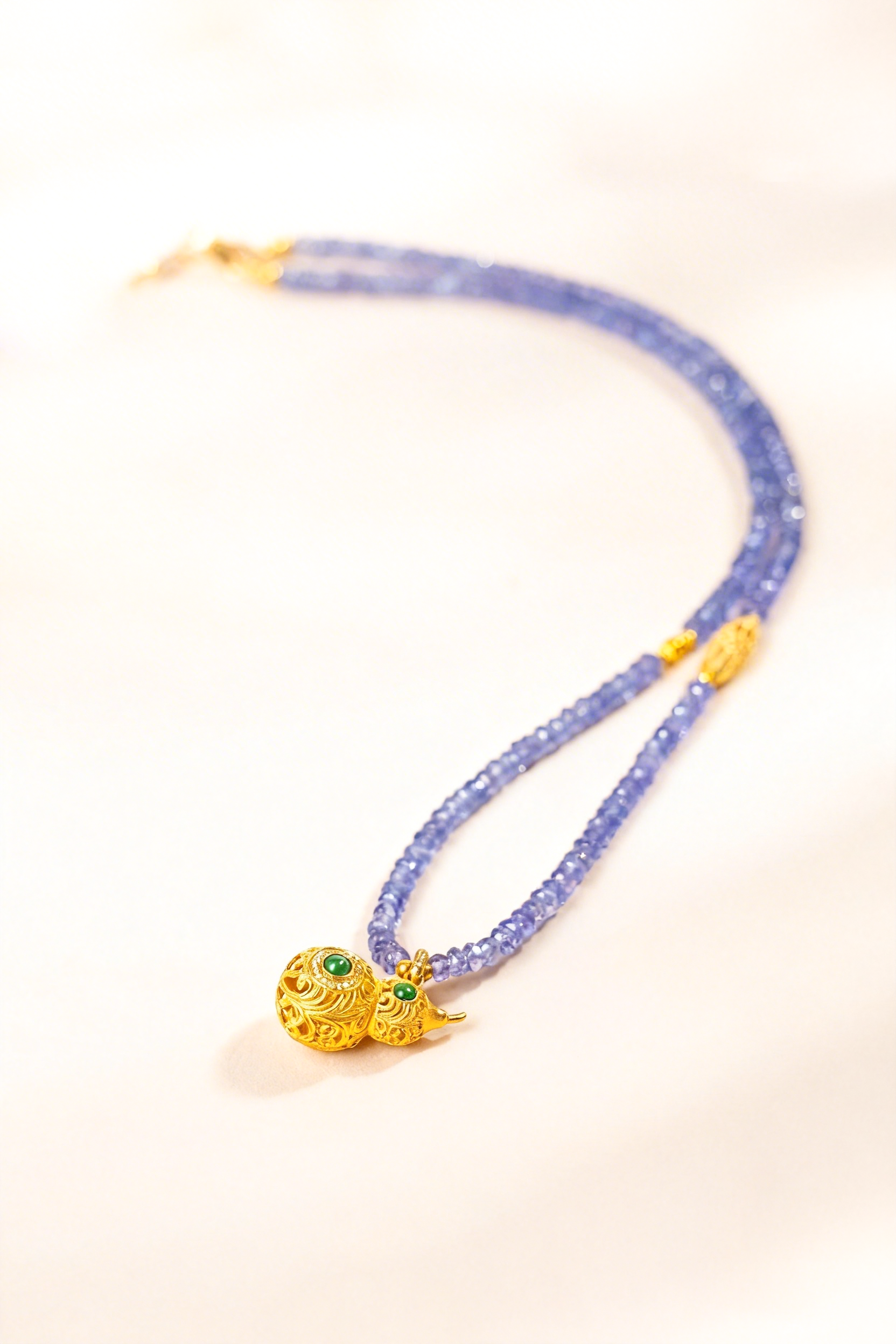 18k坦桑石金镶玉葫芦