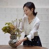 西子/铃兰小径桑蚕丝弹力柔叠绉花边V领竖条褶皱上衣/SYYF0694 商品缩略图1