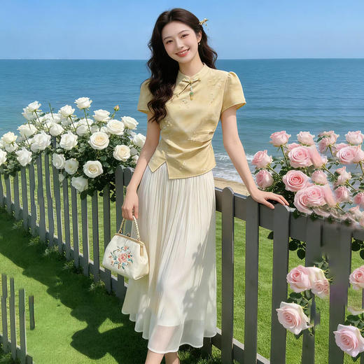 「自」全新升级【铂金会员275/天猫369/差价94】(99800)洛诗琳2026新中式国风绣花上衣+高腰气质中长半身裙两件套 商品图0