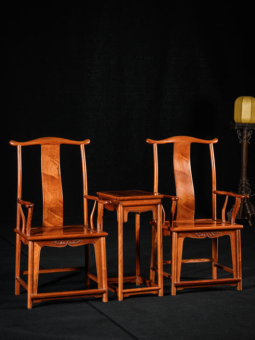 二十世纪 黄花梨独板四出头官帽椅成套（两椅一几） 商品图0
