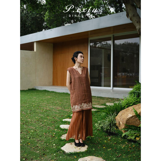 PanYiXiu/潘依绣100%亚麻重工钉珠刺绣压褶气质高级显瘦圆领无袖连衣裙 YS709 商品图0