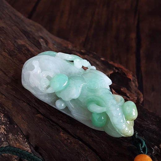 【天然正品】A货翡翠天然细腻细豆种飘绿飘黄封侯拜相造型翡翠吊坠手把件87.7*40.2*32.0MM（皆取最大值）220326TJ13 商品图4