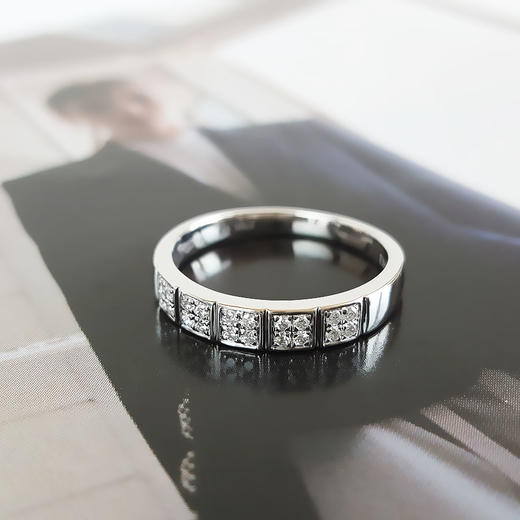 ENZO周大福AU750白金时尚简约群镶款0.16克拉钻石戒指15号（戒圈可改）180326TJ05 商品图3