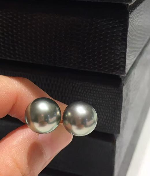 8.
S925银镶嵌 10-11灰珠素耳
 圆 正面无瑕 （侧边有小瑕）珠光超亮  上耳很漂亮 商品图2