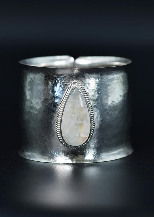 尼泊尔錾刻镶嵌宝石银手镯多款 商品图0