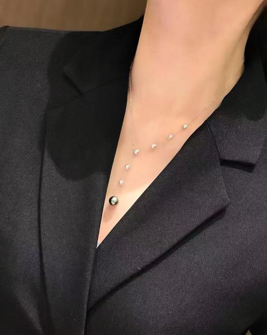 6.【酷夏】
18K金彩珍珠项链，5-6mmAKOYA珠，8-9mm黑珍珠，水滴/椭圆，微瑕，珠光超亮 约45cm前面可调节 商品图6