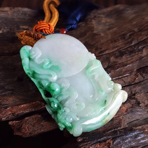 【天然正品】A货翡翠天然细腻细豆种飘绿花财神造型（招财纳福）翡翠吊坠手把件70.5*49.5*13.8MM（皆取最大值）220326TJ11 商品图7