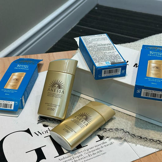 正品！超级福利！日期到26年12🈷️ 安热沙小金瓶 防晒霜 美白保湿清爽淡斑 户外必备 SPF50+ 60ml
临期特价💰79包邮，数量不多 商品图1