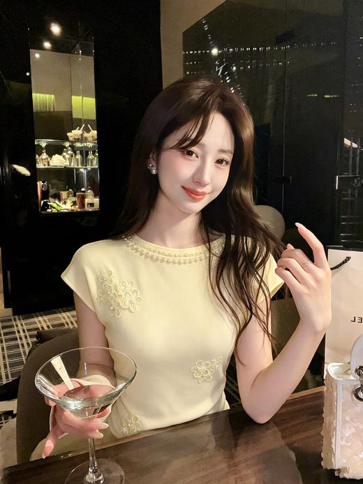 张心子【华丽共谋者】设计感钉珠立体花针织衫女夏新款法式绝美上衣 U2604013 商品图8