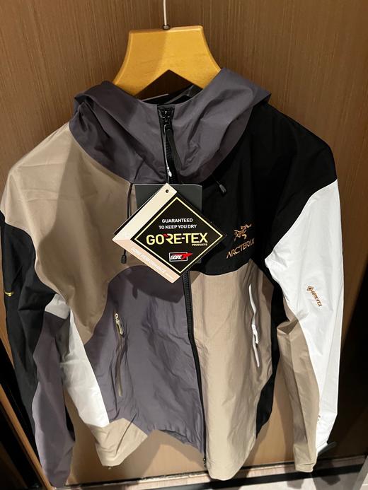 直发【福利大白菜】 全身无缝3层压胶工艺，鸟家拼色情侣款冲锋衣 商品图4