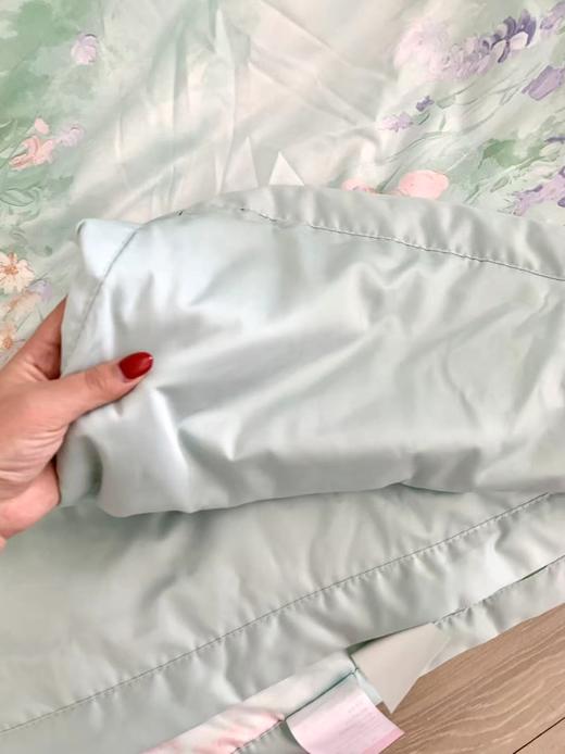 品牌直发‼️【浪莎艾草水洗凉感丝空调被四件套】清凉舒适、亲肤透气，裸睡也超舒服❗️ 某宝价💰600+ 今天开团价仅需💰139 ✅精选水洗天丝面料，上身凉而不冰，全身瞬间清爽 商品图7