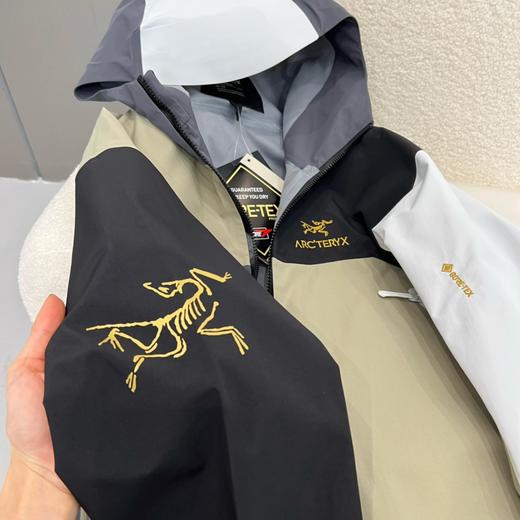 直发【福利大白菜】 全身无缝3层压胶工艺，鸟家拼色情侣款冲锋衣 商品图6