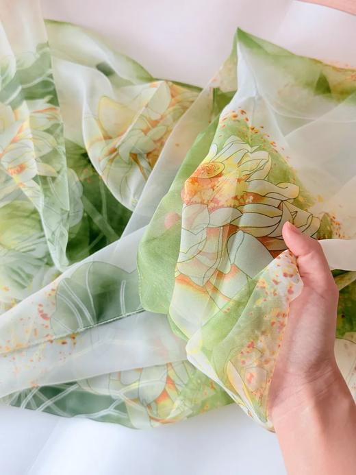 （59任选两条）LEOS VITI春款植物染丝质披肩 | 柔滑如水，飘逸动人，植物印染特别显气质 商品图5