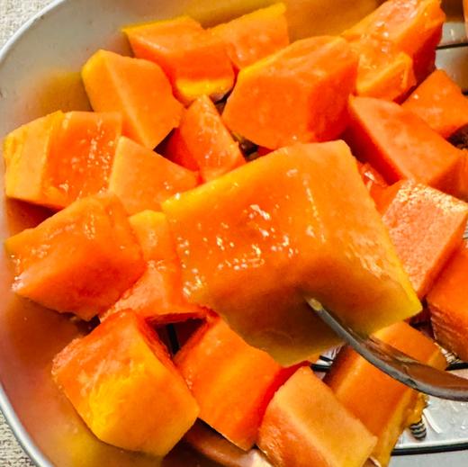 【树上熟海南木瓜】“自带奶香”的神仙水果！真正在树上自然成熟、吸饱了热带阳光的“树上熟”，切开后满屋子都是浓郁的果香，口感像牛奶布丁一样丝滑，甜度高达15°，一口下去全是汁水！ 商品图3