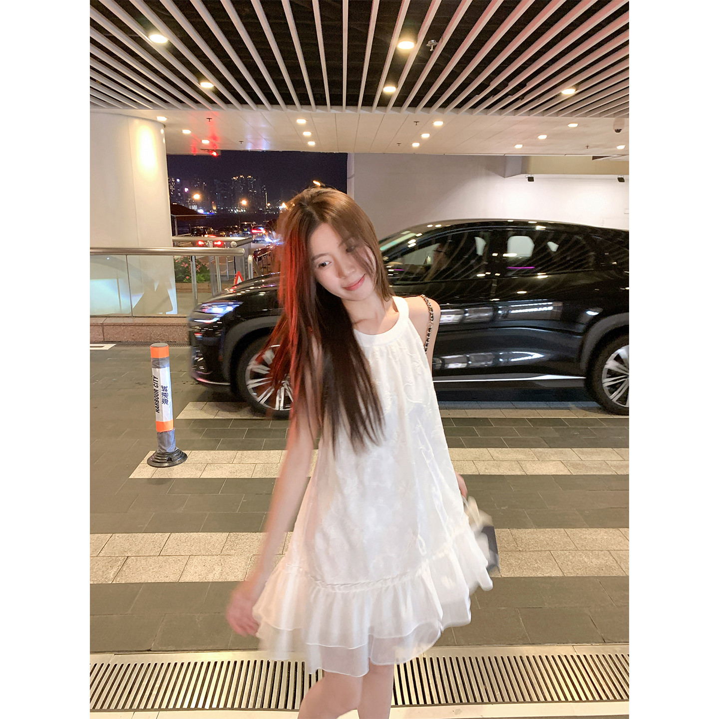 <曾小咸推荐>【4/15-4/17一件88折拍2件8折】浅杏色露肩挂脖连衣裙【预售7-15天发货】