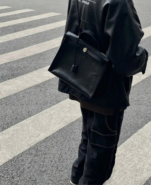 爱马仕 herbag31  黑白熊猫 防水布 斜挎包 商品图4