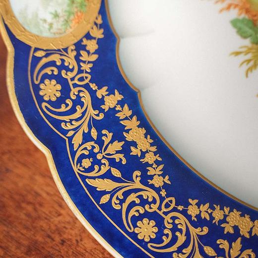 独角鹿西洋古董1903年代法国御窑塞弗尔签名出品深蓝釉手绘描金纹装饰珐琅彩绘爱丽舍宫飞鸟瓷盘 商品图5