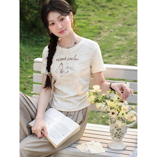 鹿向南【0417/20:00新品前1小时7折限量100件】圆领正肩杏色T恤 商品图4