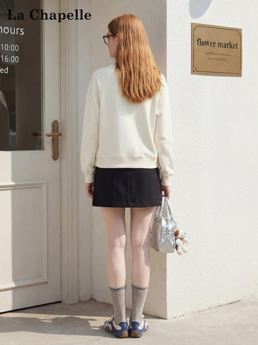 天猫同步【花语卫衣！】拉夏贝尔/La Chapelle圆领字母印花长袖卫衣春秋设计感小众宽松上衣 商品图4