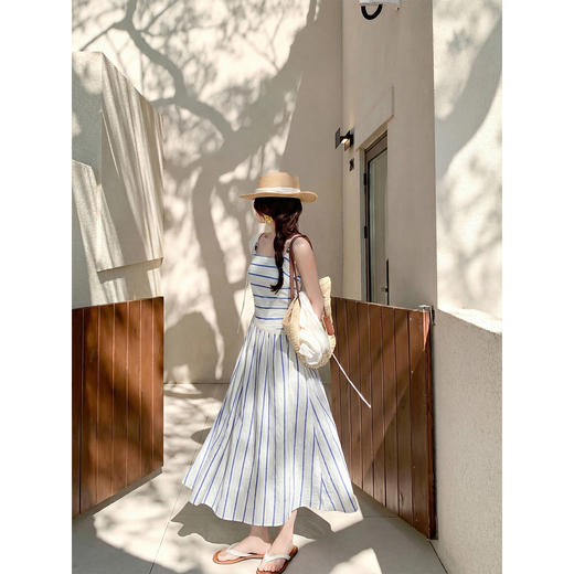 <曾小咸推荐>【4/15-4/17一件88折拍2件8折】蓝白条纹a字吊带连衣裙【预售7-15天发货】 商品图1