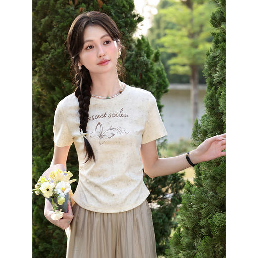 鹿向南【0417/20:00新品前1小时7折限量100件】圆领正肩杏色T恤 商品图0