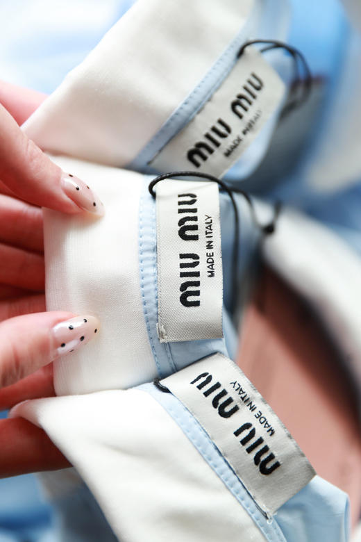 蕾丝边衬衫，千金娃娃领上衣。胸口小标海盐蓝低饱和衬衣E041468 商品图1