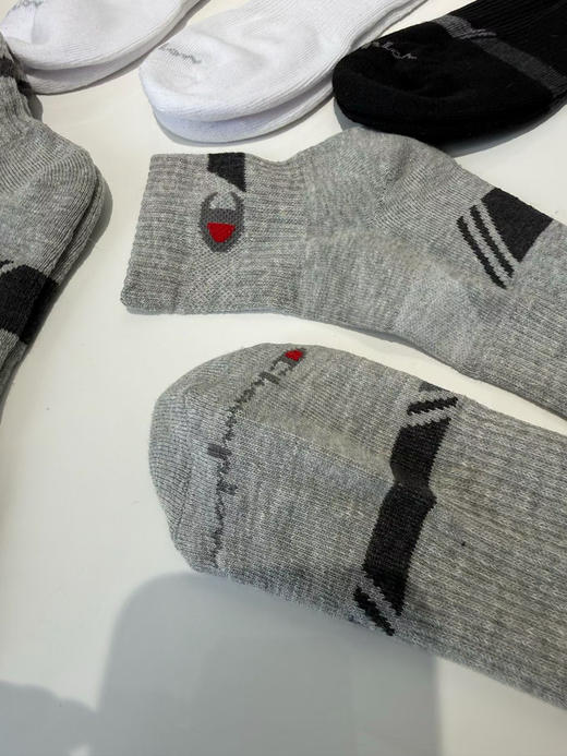 全部现货发！！！保税仓原单正品 
Champion家这波袜子直接闭眼冲！
一卡6双，黑白灰经典色，男生穿超百搭，四种配色 商品图10