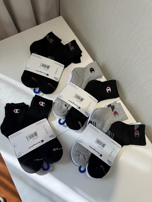 全部现货发！！！保税仓原单正品 
Champion家这波袜子直接闭眼冲！
一卡6双，黑白灰经典色，男生穿超百搭，四种配色 商品图5