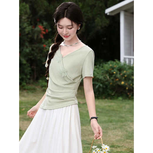 鹿向南【0417/20:00新品前1小时7折限量100件】V领正肩抹茶绿T恤 商品图2