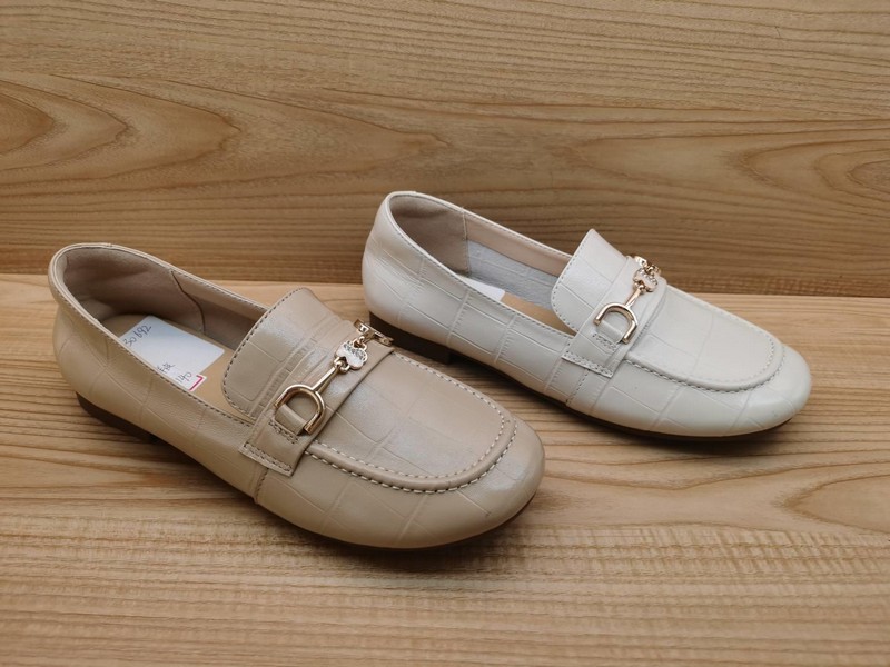 豪行春季新款正品真皮时尚舒适百搭平跟浅口女单鞋23330692