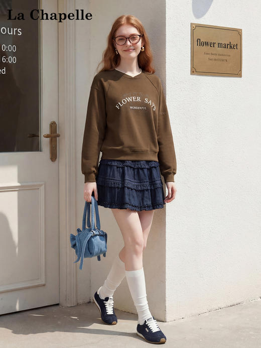 天猫同步【花语卫衣！】拉夏贝尔/La Chapelle圆领字母印花长袖卫衣春秋设计感小众宽松上衣 商品图2