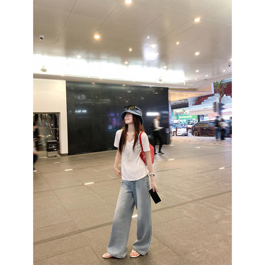 <曾小咸推荐>V领背后镂空蕾丝短袖T恤【预售7-15天发货】 商品图1