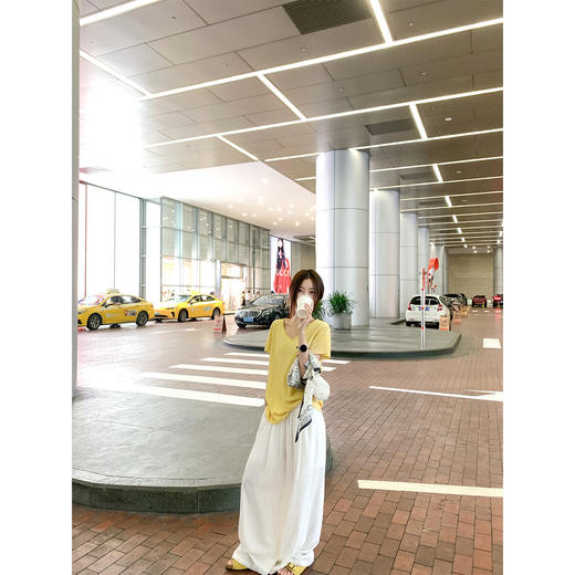 <曾小咸推荐>【4/16/4/17一件88折拍2件8折】软糯V领宽松短袖T恤【预售7-15天发货】 商品图4