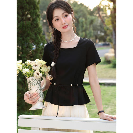 鹿向南【0417/20:00新品前1小时7折限量100件】气质方领黑色T恤女 商品图0