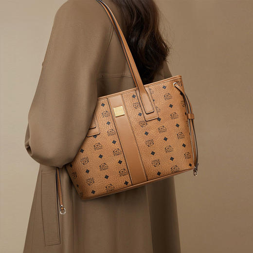 星期六复古质感小熊印花大容量托特包SSD521A0LW 商品图6