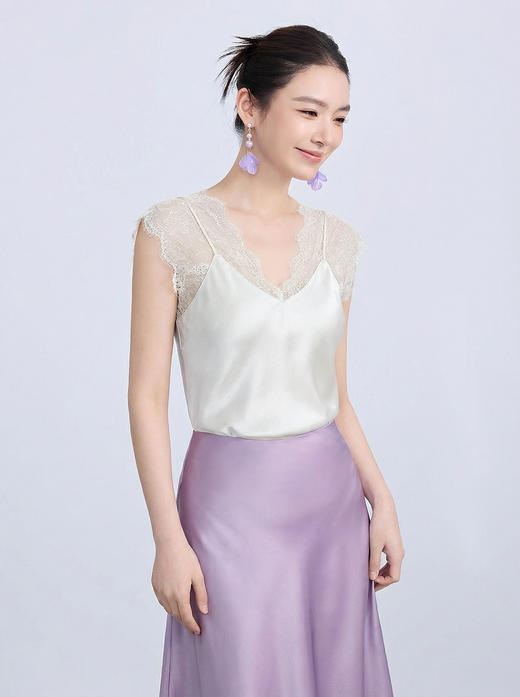 「自」全新升级【铂金会员146/天猫199/差价53】(13606)洛诗琳气质V领蕾丝背心2026夏季新款仿真丝修身显瘦打底上衣 商品图1