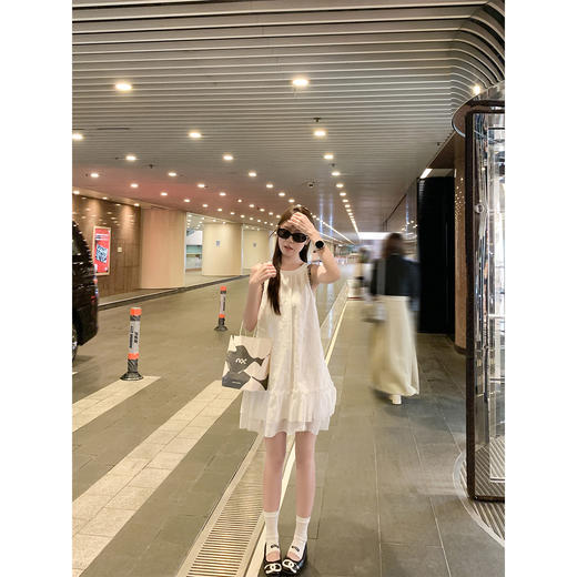 <曾小咸推荐>【4/15-4/17一件88折拍2件8折】浅杏色露肩挂脖连衣裙【预售7-15天发货】 商品图3