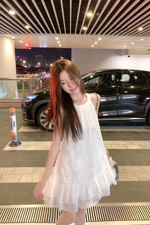 <曾小咸推荐>【4/15-4/17一件88折拍2件8折】浅杏色露肩挂脖连衣裙【预售7-15天发货】 商品图5