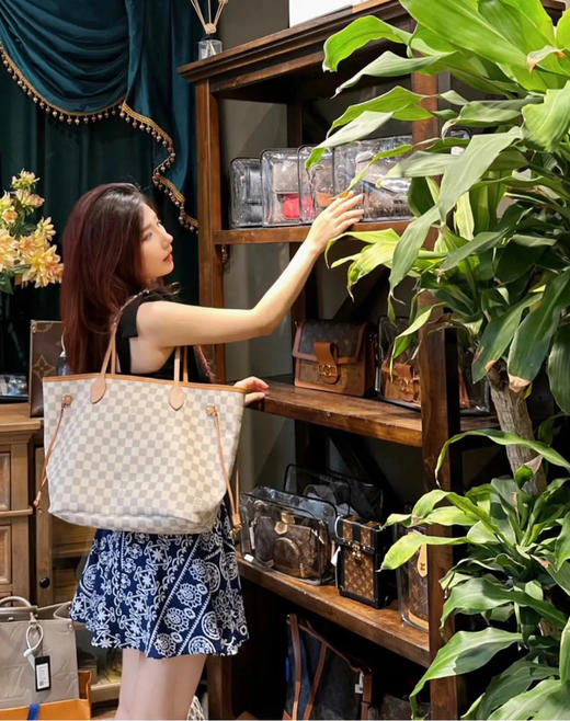 LV nf 中号 白棋盘格 米色内里 购物袋 商品图3