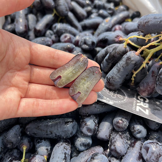 石家庄优选仓库速达，澳洲黑手指 黑提GRZ，果肉颗颗饱满，皮薄脆甜，高甜无籽，2斤散装称重 商品图3