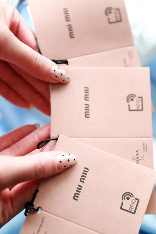 蕾丝边衬衫，千金娃娃领上衣。胸口小标海盐蓝低饱和衬衣E041468 商品图2