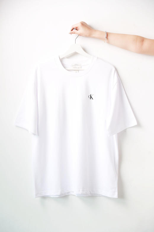 背后大刺绣+胸口小标，正肩宽松tee。基础全棉情侣字母t恤E041460 商品图4