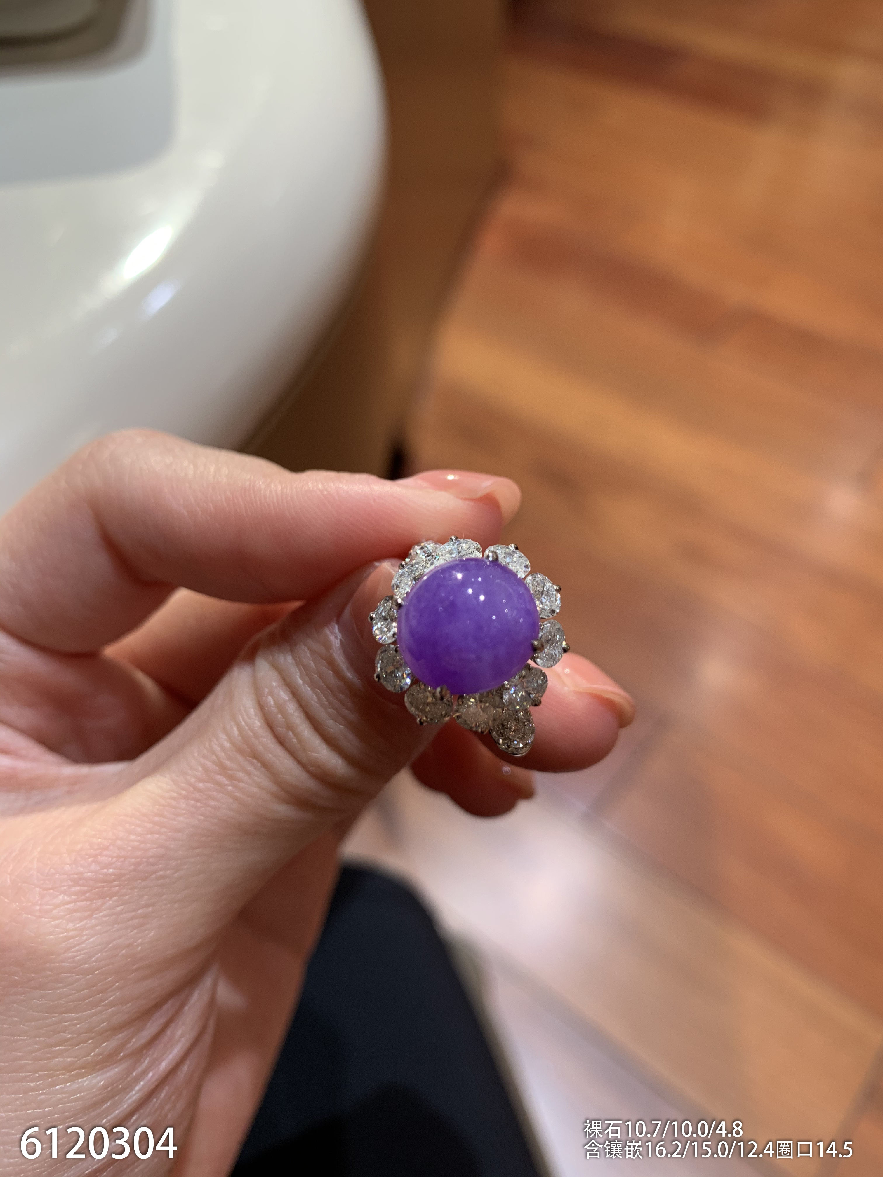 6120304，紫罗兰蛋面戒指。具体价格微信咨询