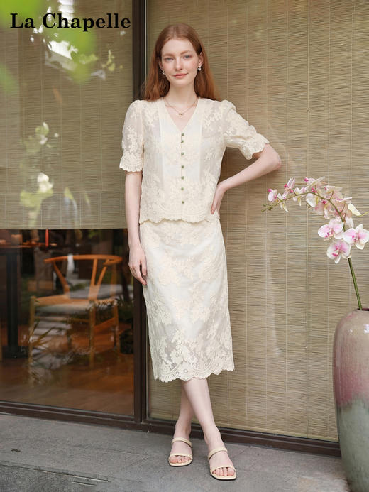 天猫同步【蕾丝两件套】拉夏贝尔/La Chapelle法式V领排扣刺绣短袖小衫半身裙老钱松弛感新中式两件套 商品图3