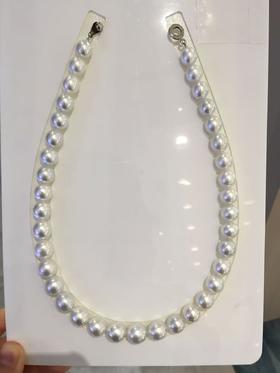 30. 澳白项链 [奸笑]
9.5-12mm南洋白珠项链，规格大方，微椭～近圆，微瑕，光泽超亮，银底白光，非常称肤色， 约43cm 含925银扣