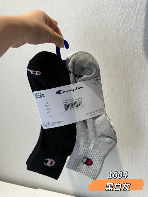 全部现货发！！！保税仓原单正品 
Champion家这波袜子直接闭眼冲！
一卡6双，黑白灰经典色，男生穿超百搭，四种配色 商品图1