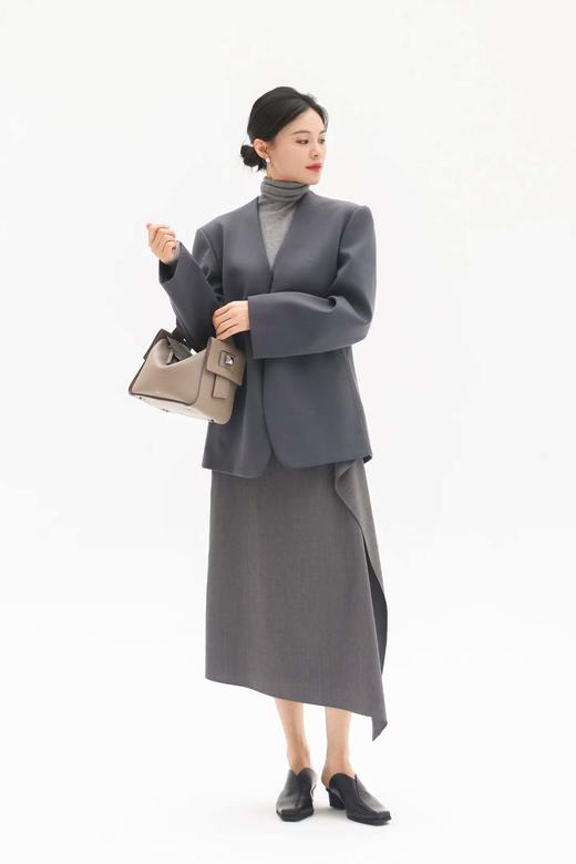 【土豆妈同款】意大利进口水洗牛皮 手工褶皱穆勒拖鞋 Le' Murmure 古董白   柔软细腻，透气舒适。手工褶皱设计增添层次感，彰显独特品味 商品图2