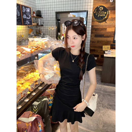 <曾小咸推荐>圆领2色短袖修身连衣裙短裙【预售7-15天发货】 商品图3