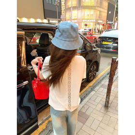 <曾小咸推荐>V领背后镂空蕾丝短袖T恤【预售7-15天发货】