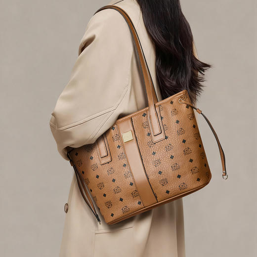 星期六复古质感小熊印花大容量托特包SSD521A0LW 商品图4